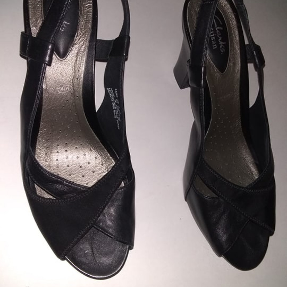CLARKS WOMANS HEELS SIZE 11M